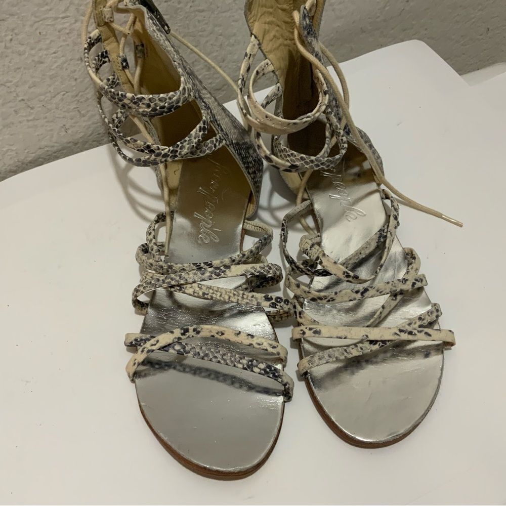 Free People Snakeprint gladiator sandals size 39 lace up strappy - Picture 7 of 10